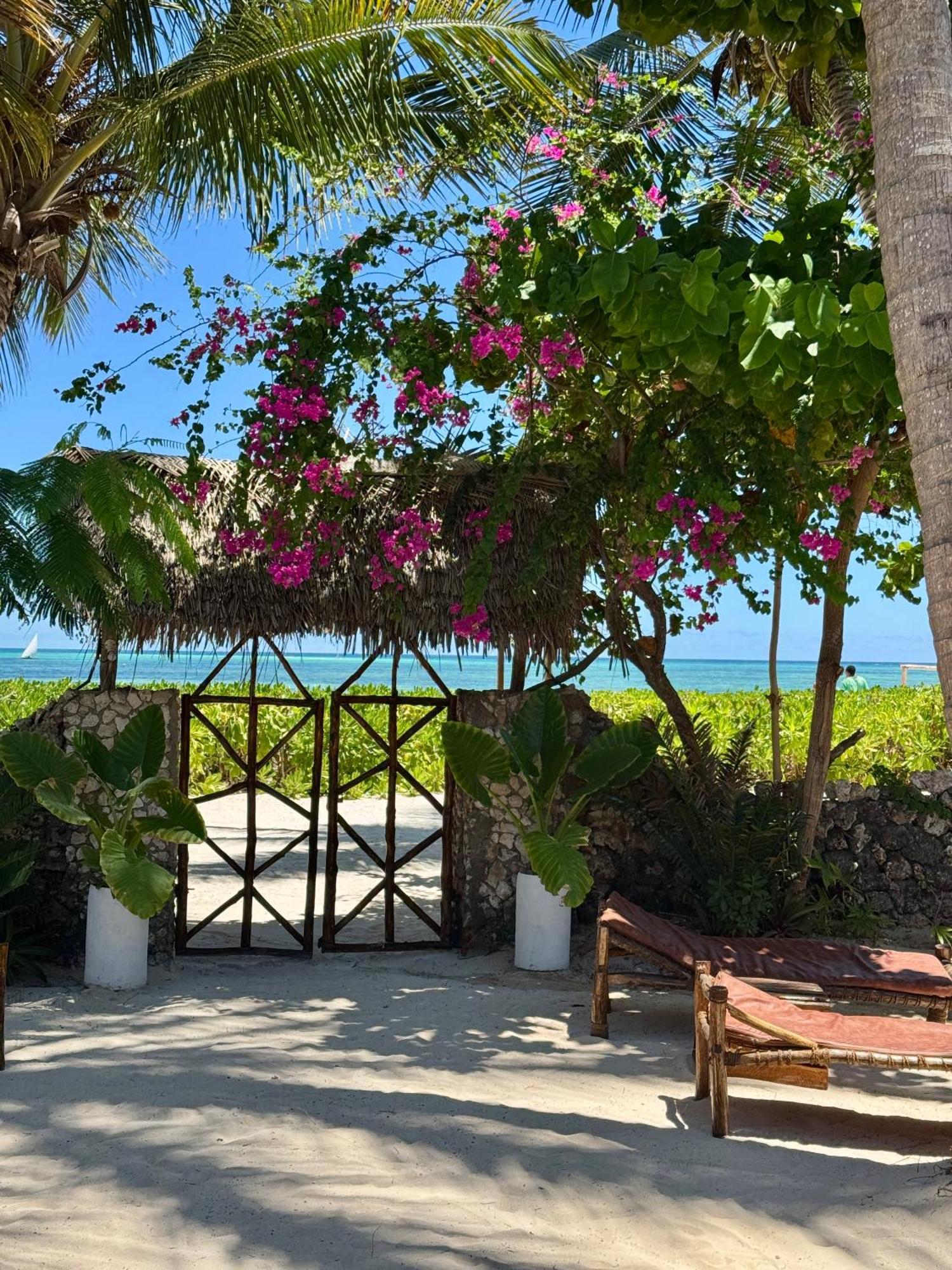 Villa Kipara - Private Beach & Pool Pwani Mchangani Exteriör bild